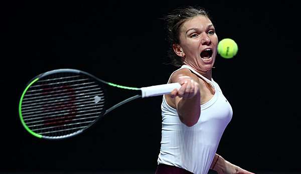 Simona Halep setzte sich in Shenzhen zum Auftakt gegen Bianca Andreescu durch.
