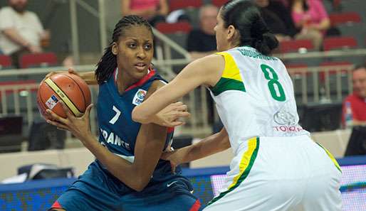 Sandrine Gruda (l.) gewann 2009 die Europameisterschaft mit Frankreich