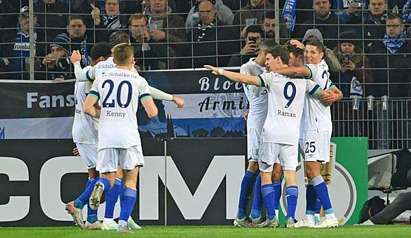 Schalke setzte sich im Pokal gegen Arminia Bielefeld durch. 