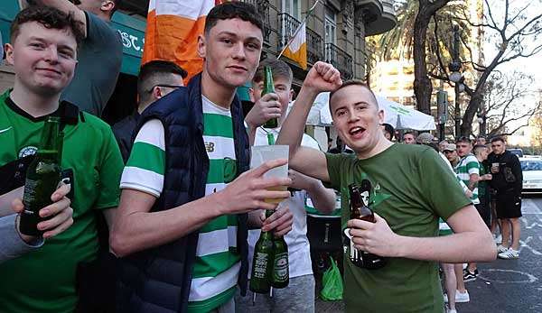 Zwei Celtic-Fans wurden vor dem Spiel gegen Lazio Rom mit Messern attackiert.