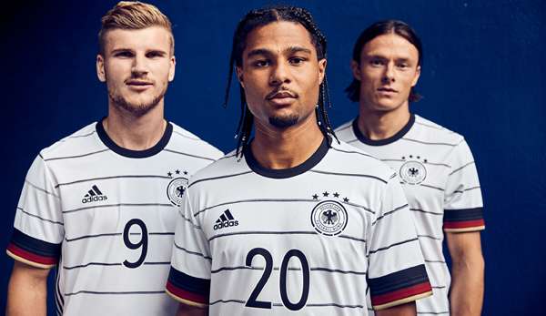 Timo Werner, Serge Gnabry und Nico Schulz (v.l.) im neuen Adidas-Trikot. 