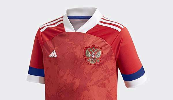 Adidas hat die Reihenfolge der russischen Flagge vertauscht.