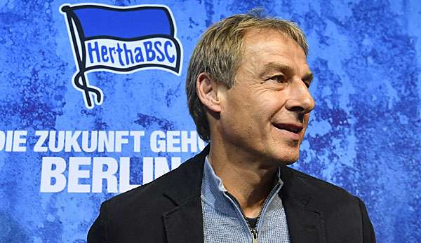 Jürgen Klinsmann trifft am Samstag mit der Hertha auf den BVB.