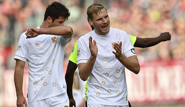 Der 1. FC Nürnberg steht nach der Niederlage beim Tabellenletzten Wehen Wiesbaden auf dem Relegationsplatz.