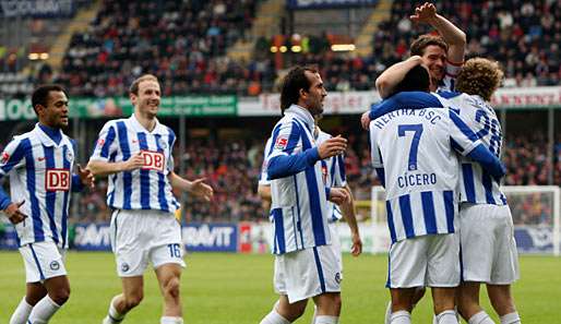 In Freiburg gewann die Hertha ein Sechs-Punkte-Spiel im Abstiegskampf mit 3:0