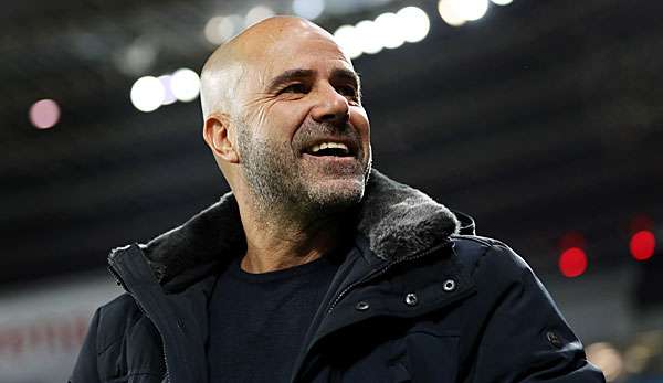 Peter Bosz verlängert bei Bayer Leverkusen.