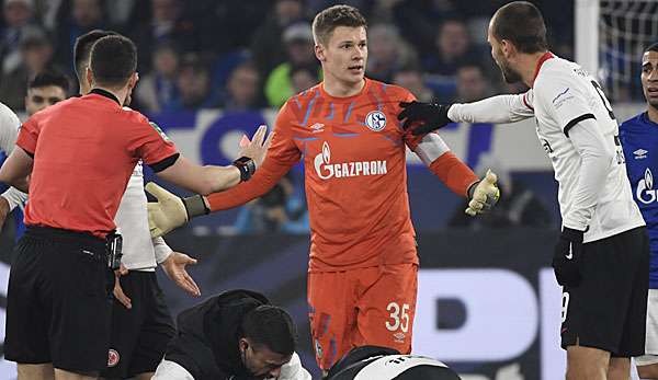 Alexander Nübel sah in der Hinrunde Rot und wurde mehrere Spiele gesperrt.