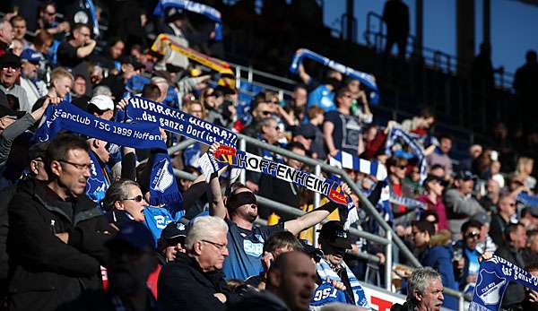 Das Spiel zwischen der TSG Hoffenheim und Eintracht Frankfurt (1:2) zum Rückrundenstart der Bundesliga wurde von einem medizinischen Notfall überschattet. Zu Beginn der Partie am Samstag musste ein TSG-Fan von einem Notarzt reanimiert werden.