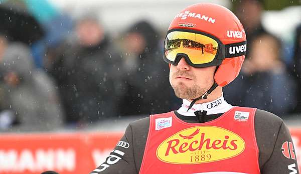 Die deutschen Kombinierer laufen beim Heimspiel in Oberstdorf noch auf Platz zwei vor.