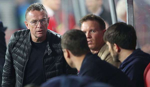 Ralf Rangnick ist nach einem Friseurbesuch im Mannschaftshotel der Leipziger stinksauer.