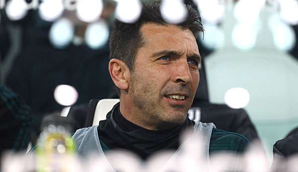Juventus-Torwart Gianluigi Buffon will auch nächste Saison spielen.