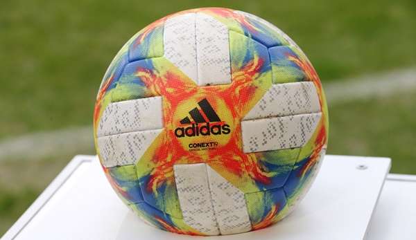 Der Drittliga-Ball rollt heute auf sechs Plätzen. 