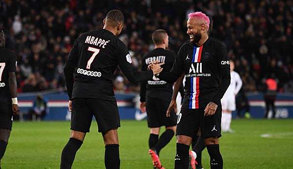 Neymar jubelt mit Mbappe.