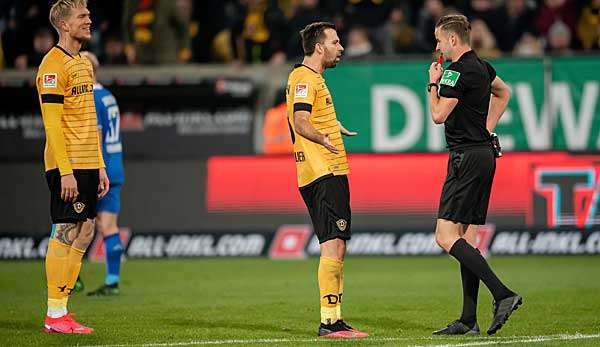 Erst VAR, dann Rot: Schiedsrichter Michael Bacher stand bei der Partie zwischen Dynamo Dresden und Darmstadt 98 im Fokus.