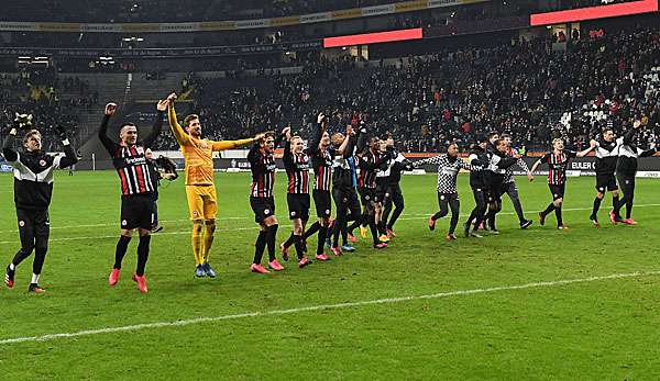 Waren die Wegbereiter des 5:0-Siegs von EIntracht Frankfurt über den FC Augsburg: Timothy Chandler und Filip Kostic.