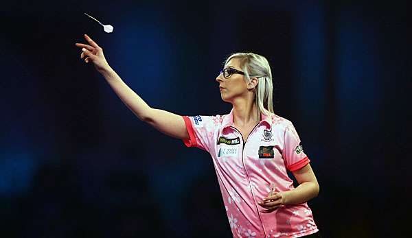 Fallon Sherrock ist als Gastspielerin in der diesjährigen Premier League of Darts unterwegs.