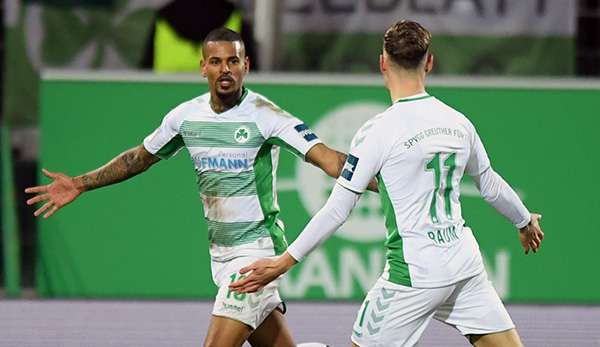 Daniel Keita-Ruel und die SpVgg Greuther Fürth wollen am heutigen Freitagabend beim SV Wehen Wiesbaden einen Erfolg bejubeln.