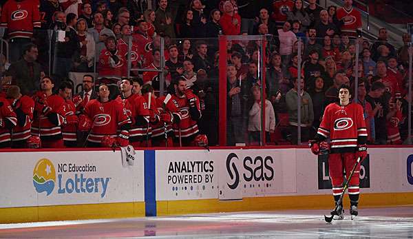 Die Carolina Hurricanes gewannen bei den Maple Leafs.