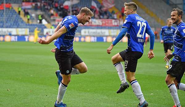 Fabian Klos und Cedric Brunner vom Tabellenführer Bielefeld wollen auch am heutigen Sonntag gegen den SV Wehen Wiesbaden jubeln.