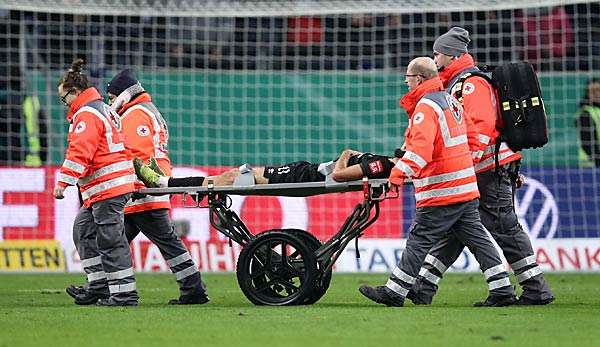 Ömer Toprak musste gegen Frankfurt vom Platz getragen werden.