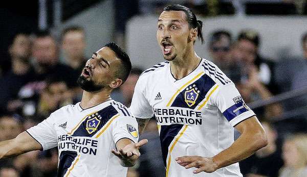 Sebastian Lletget (l.) hatte bei LA Galaxy wenig Spaß mit Zlatan Ibrahimovic.