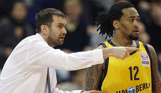 Trainer Luka Pavicevic (l.) will mit aller Macht ins Viertelfinale
