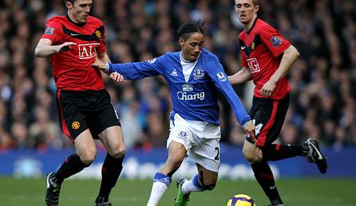 Steven Pienaar (M.) hat für den FC Everton bislang drei Saisontore erzielt