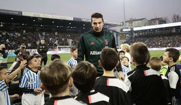 Gianluigi Buffon hat sich mit Juventus offenbar über eine Vertragsverlängerung geeinigt.