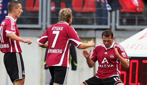 Albert Bunjaku (r.) traf beim 3:0 im Hinspiel gleich zweifach für den FC Nürnberg