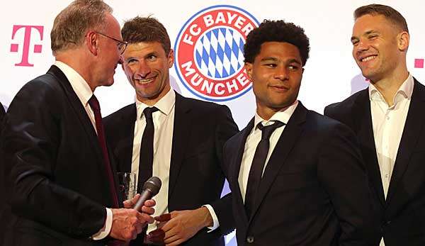 Zuverischtliches Lachen: Bayerns Vorstandschef Karl-Heinz Rummenigge ist optimistisch, was die Vertragsverlängerungen von Manuel Neuer und Thomas Müller beim FC Bayern angeht.