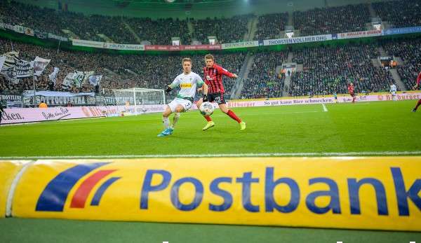 Derzeit ist die Postbank auf dem Trikot der Fohlen zu sehen.