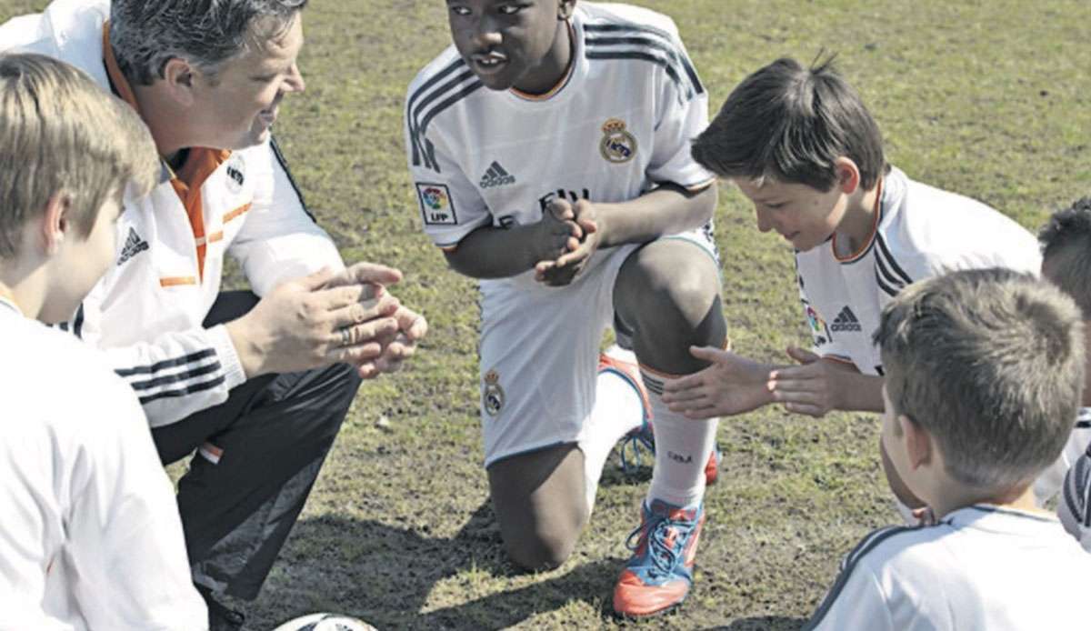 Stefan Kohfahl (l.) ist seit 2014 Nachwuchskoordinator bei Real Madrid.