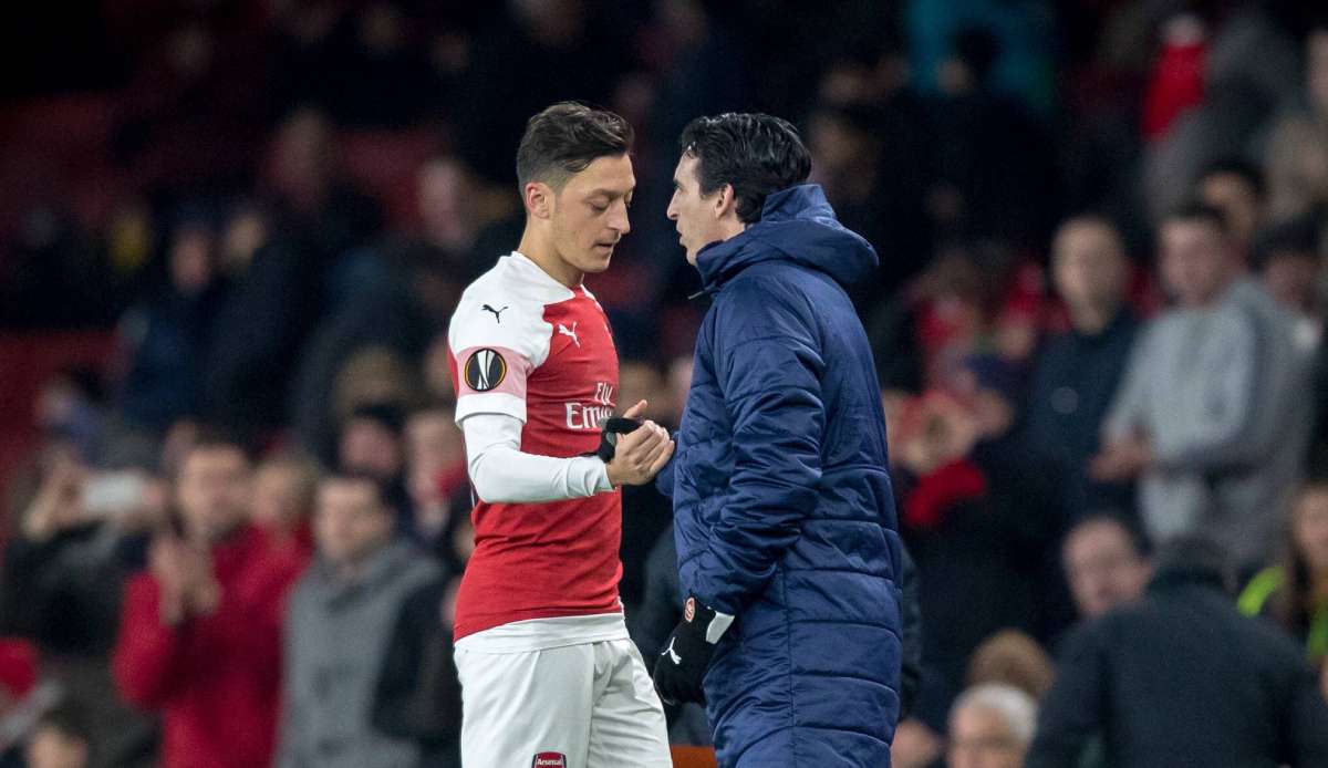 Unai Emery übt Kritik an Mesut Özil.