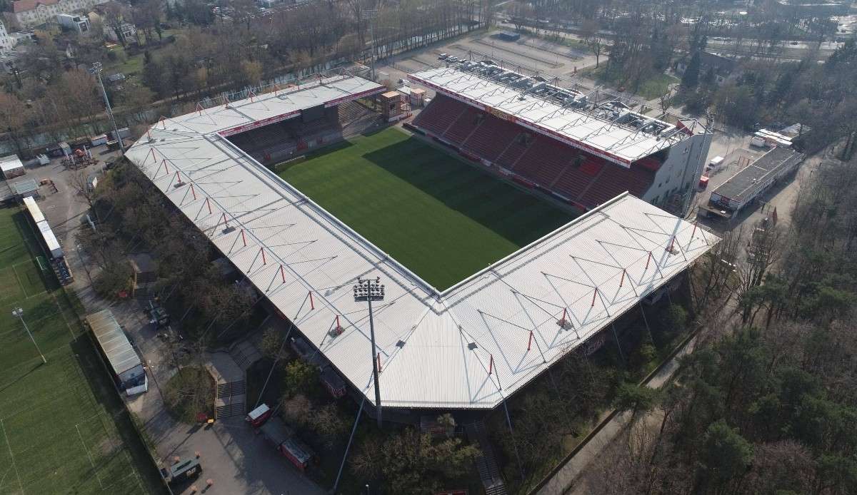 Im Stadion an der Alten Försterei geht es an diesem Sonntag hoch her.