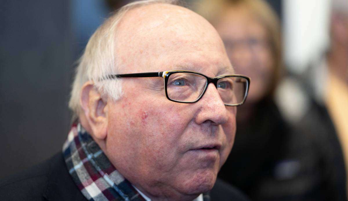 Uwe Seeler muss operiert werden.