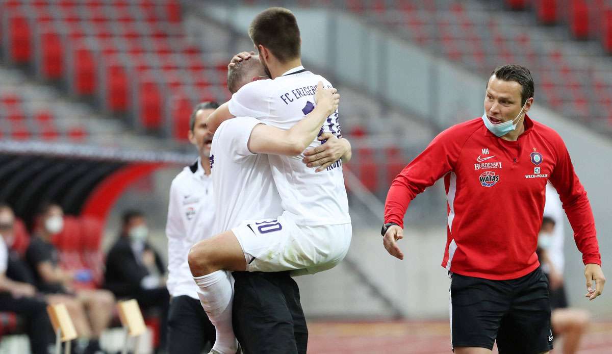 Dimitri Nasarow in inniger Umarmung mit Teambetreuer Thomas Romeyke.