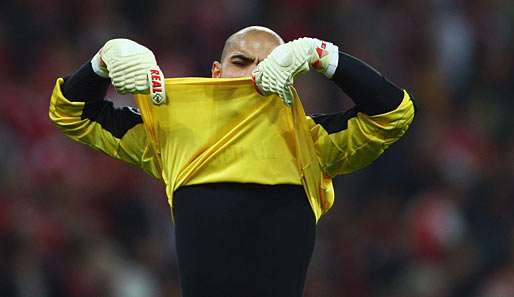 Lüttich-Keeper Bolat erzielte gegen Alkmaar als erster Keeper ein CL-Tor aus dem Spiel heraus