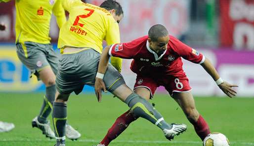 Im Hinspiel gewann Düsseldorfs Christian Weber (l.) gegen Sidney Sams Lauterer mit 2:0