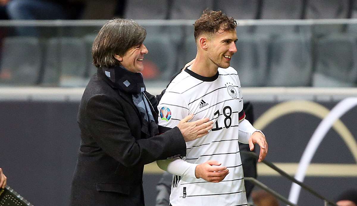 Für Joachim Löw ist Leon Goretzka ein sehr interessanter Gesprächspartner.