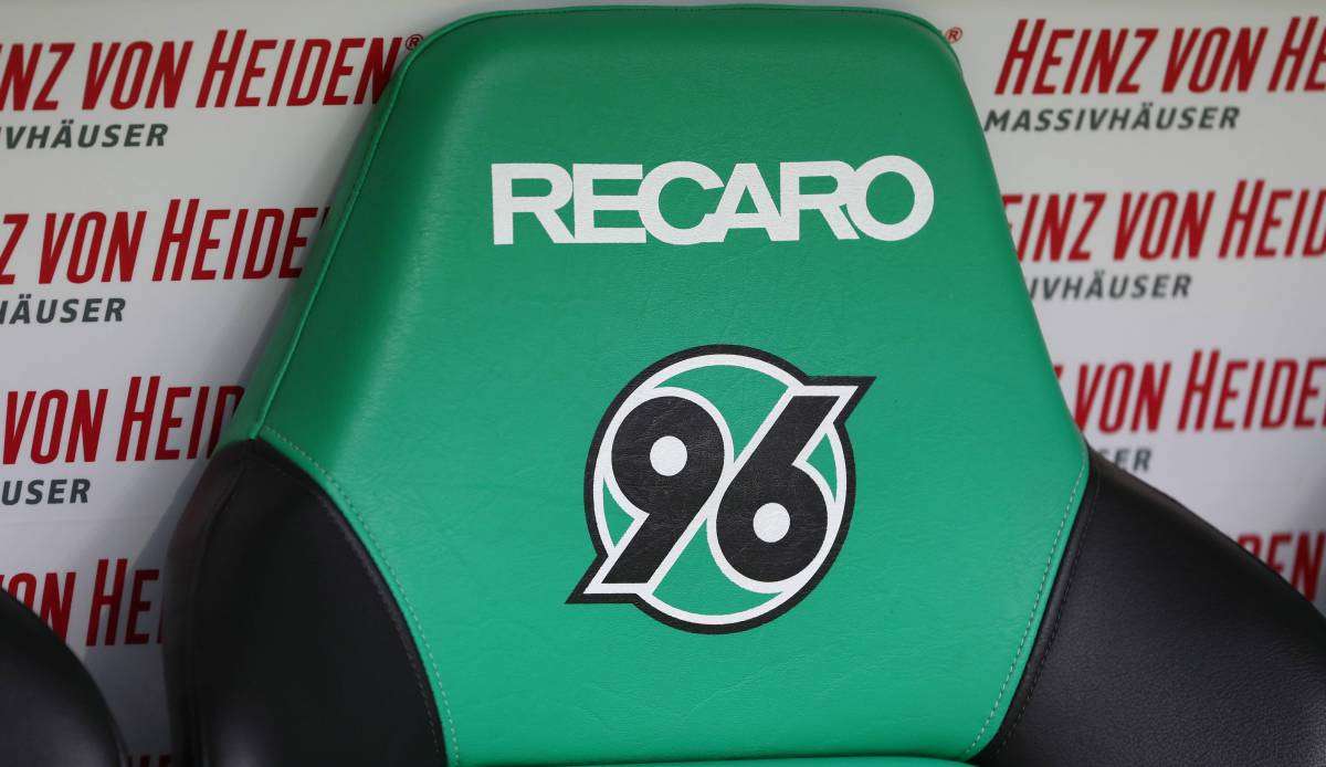 Bei Hannover 96 sollen fünf Profis gegen die Corona-Regeln verstoßen haben.