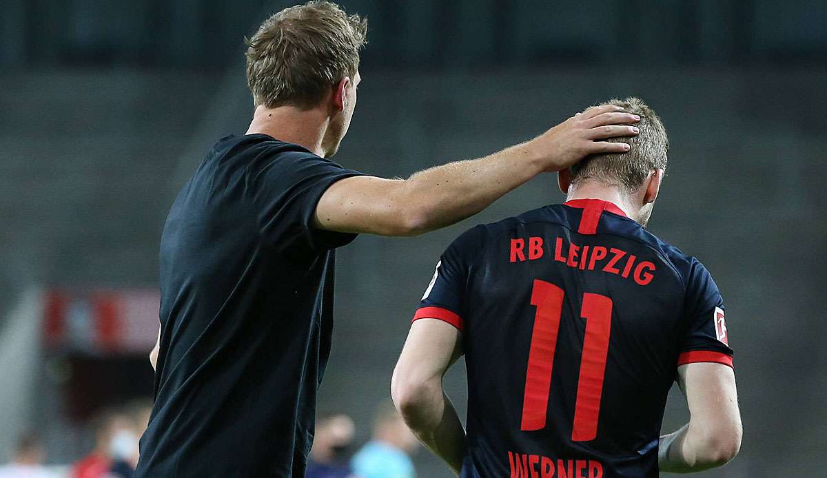 Julian Nagelsmann (l.) geht davon aus, dass Timo Werner wechseln wird.