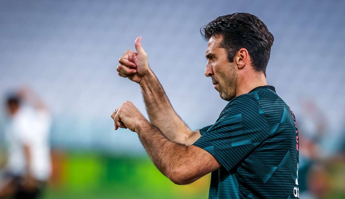 Buffon stellt mit seinem 648. Einsatz einen Rekord auf.