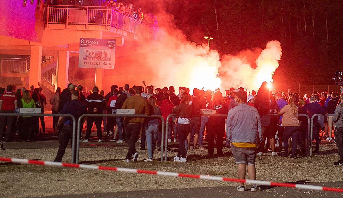 Rund um das Spiel zwischen Heidenheim und Bremen ist es zu chaotischen Szenen gekommen.