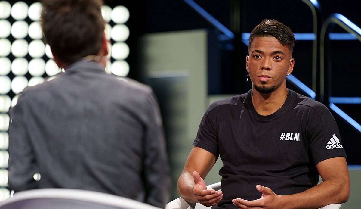 Bundesliga-Rückkehrer Benjamin Henrichs (RB Leipzig) fordert seine Mitmenschen zu entschlossenem Eintreten gegen Fremdenfeindlichkeit auf.