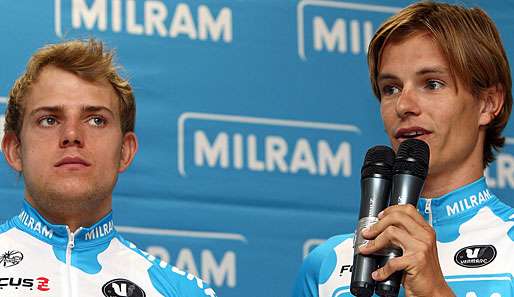 Auch das Team Milram um Gerald Ciolek (l.) und Linus Gerdemann sind bei der Tour dabei