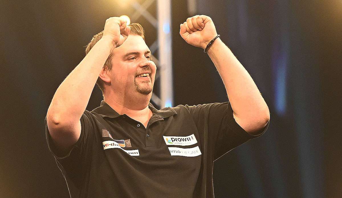 Gabriel Clemens gelang beim World Matchplay eine kleine Darts-Sensation: Der Deutsche warf Rob Cross aus dem Turnier.