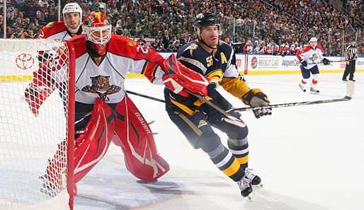 Jochen Hecht (r.) spielt seit 2002 als Center für die Buffalo Sabres