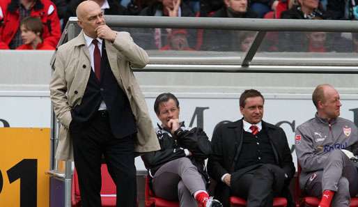 Christian Gross (l.) ist seit dem sechsten Dezember 2009 Trainer des VfB