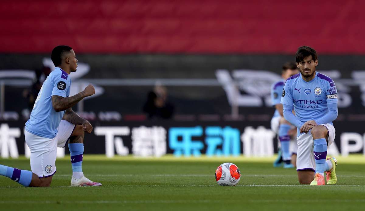 Nach dem Restart der Premier League protestierten die Spieler vor Anpfiff auf den Knien gegen Rassismus.