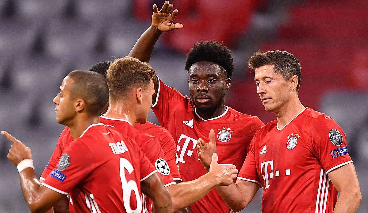 Alphonso Davies muss gegen Barca seine Feuertaufe bestehen.